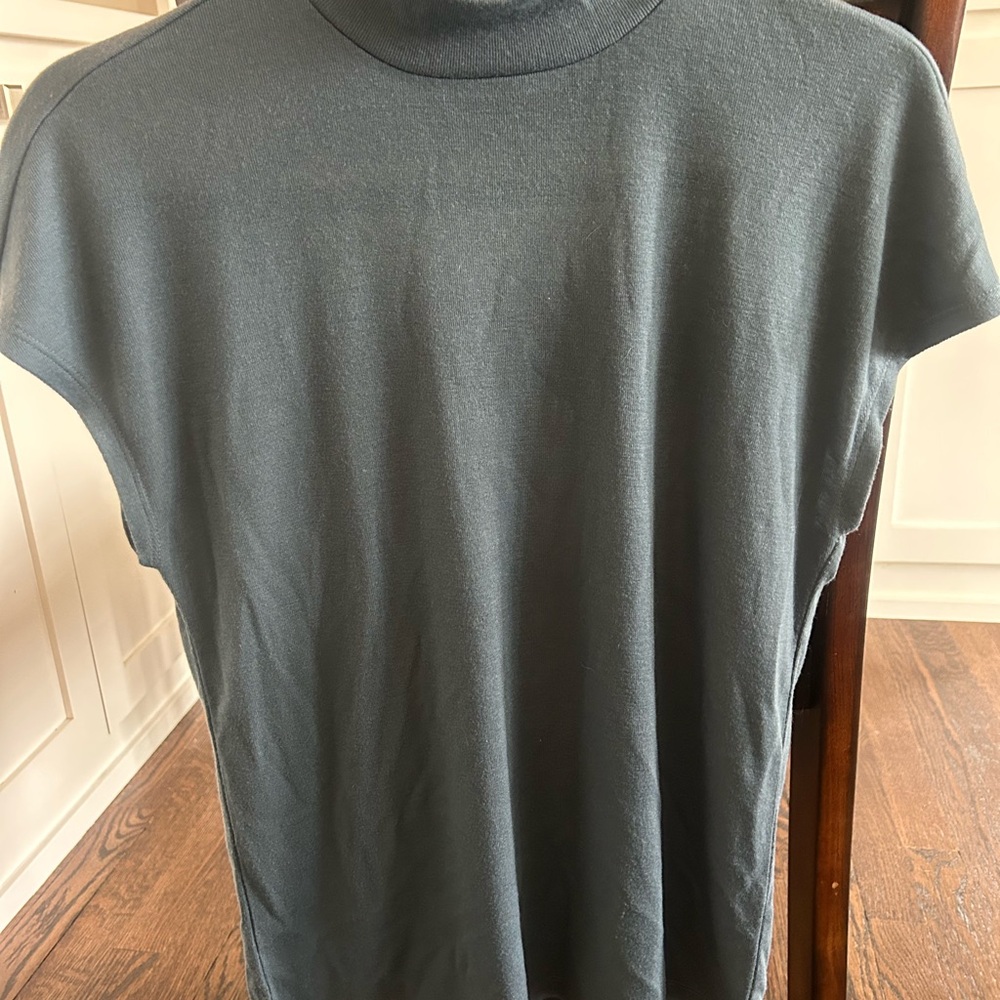Ann Taylor Charcoal Short Sleeve Top